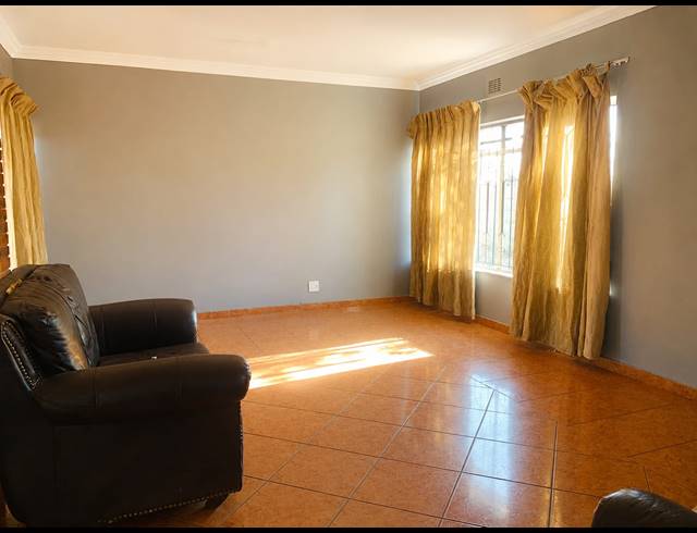 3 BEDROOM HOUSE FOR SALE IN VANDERBIJLPARK CE 5